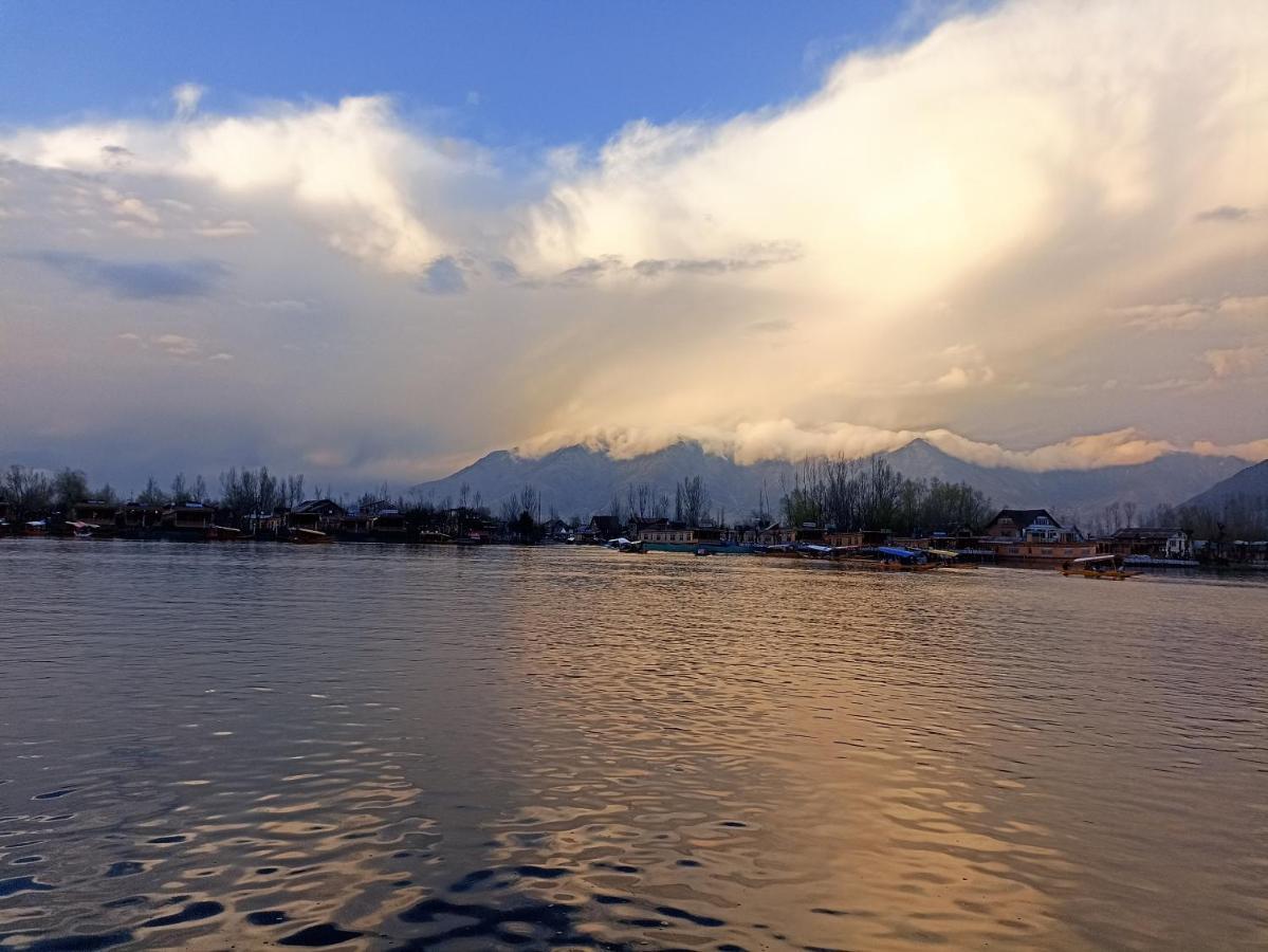 Goona Palace Houseboats Srīnagar Zewnętrze zdjęcie