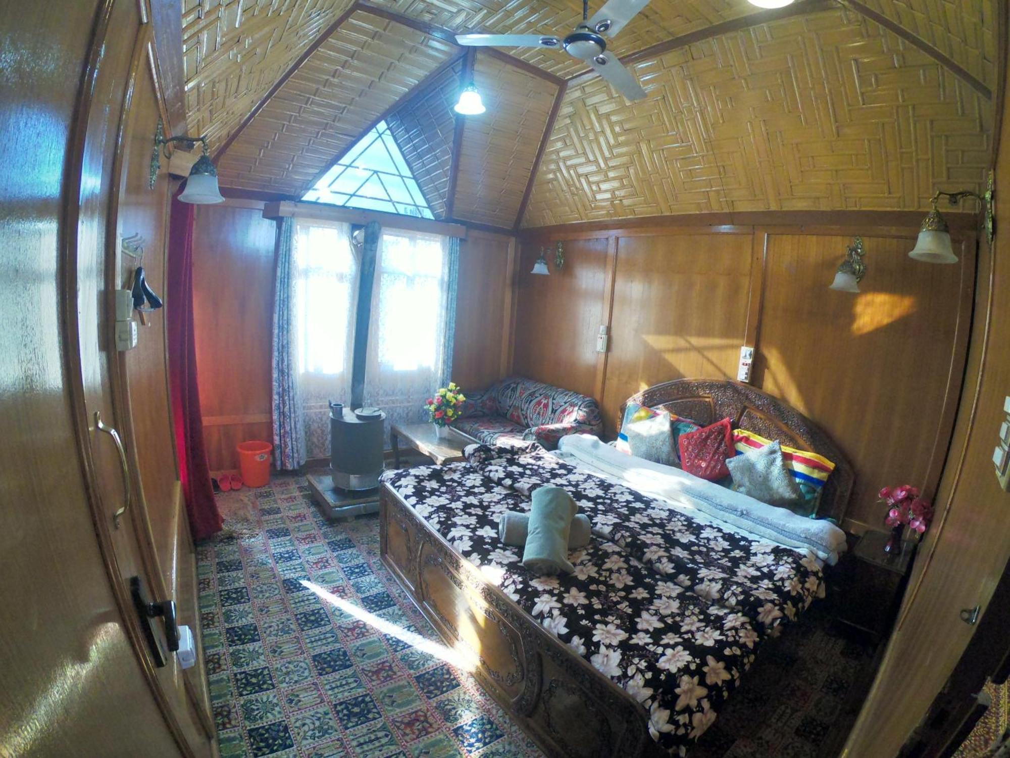 Goona Palace Houseboats Srīnagar Zewnętrze zdjęcie