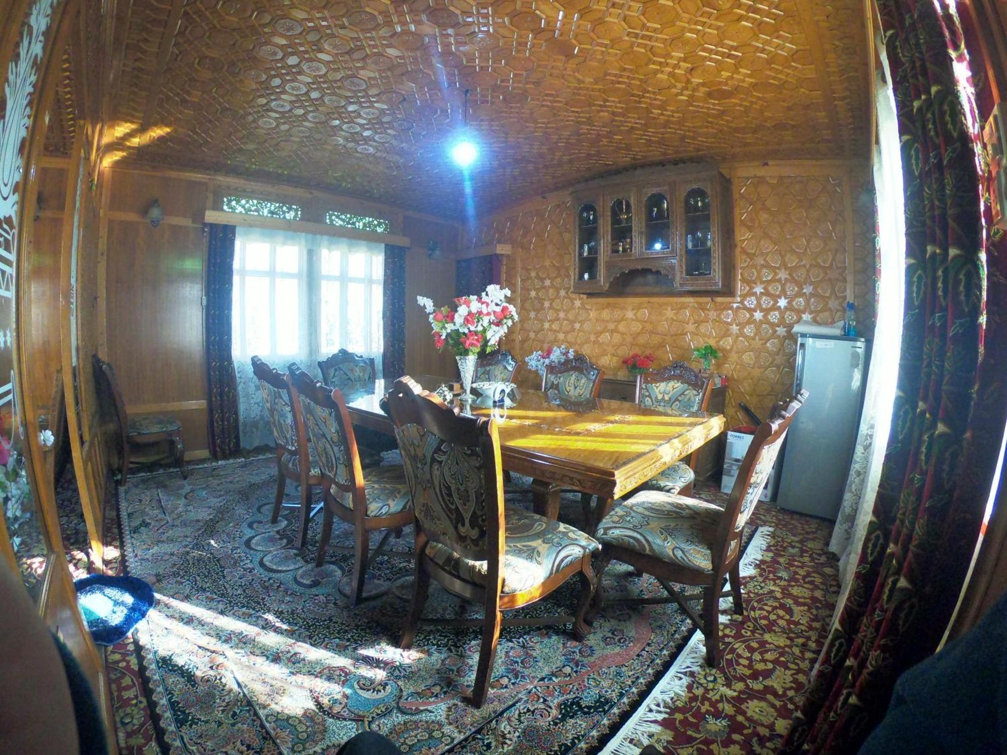 Goona Palace Houseboats Srīnagar Zewnętrze zdjęcie