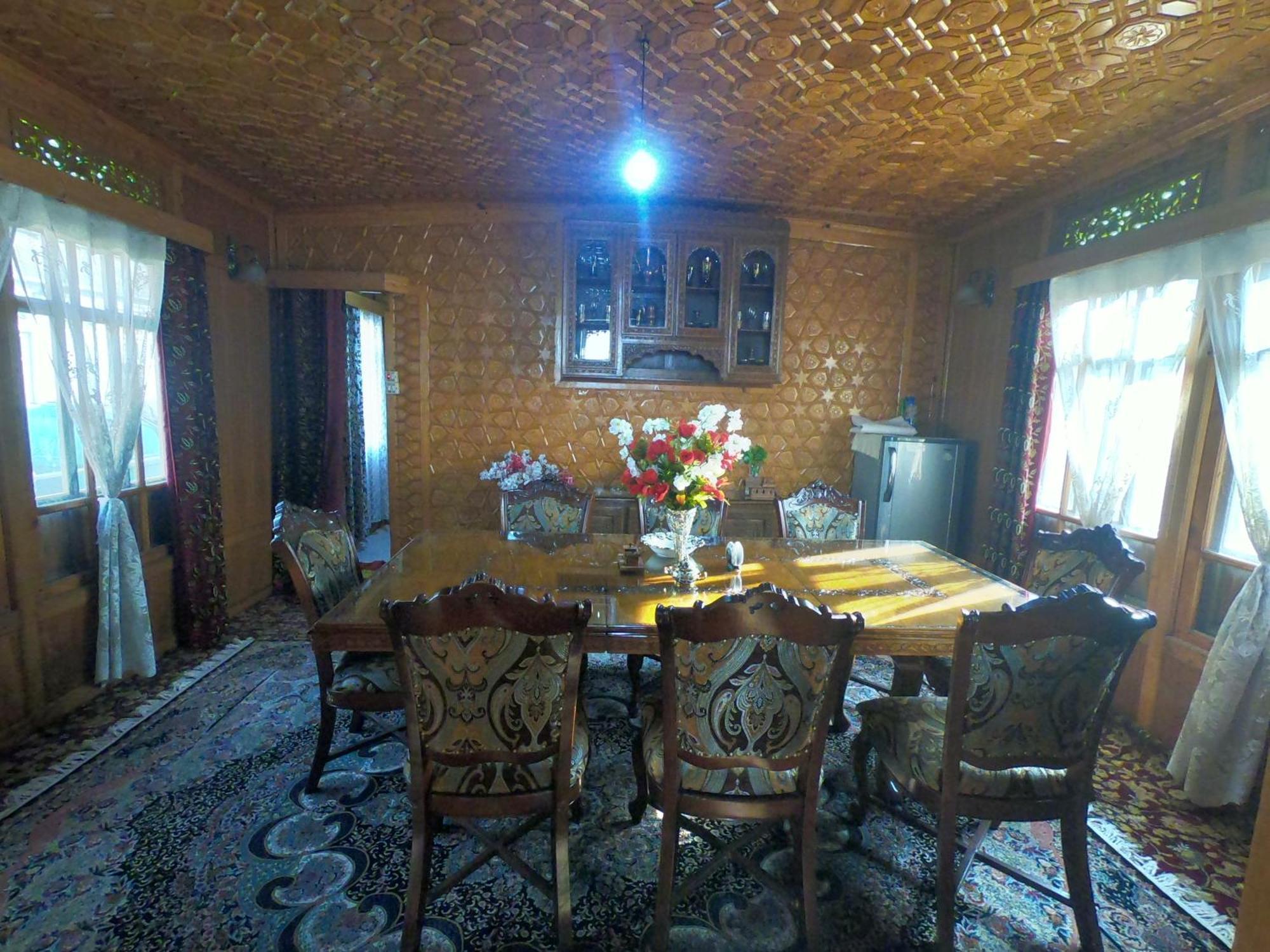 Goona Palace Houseboats Srīnagar Zewnętrze zdjęcie
