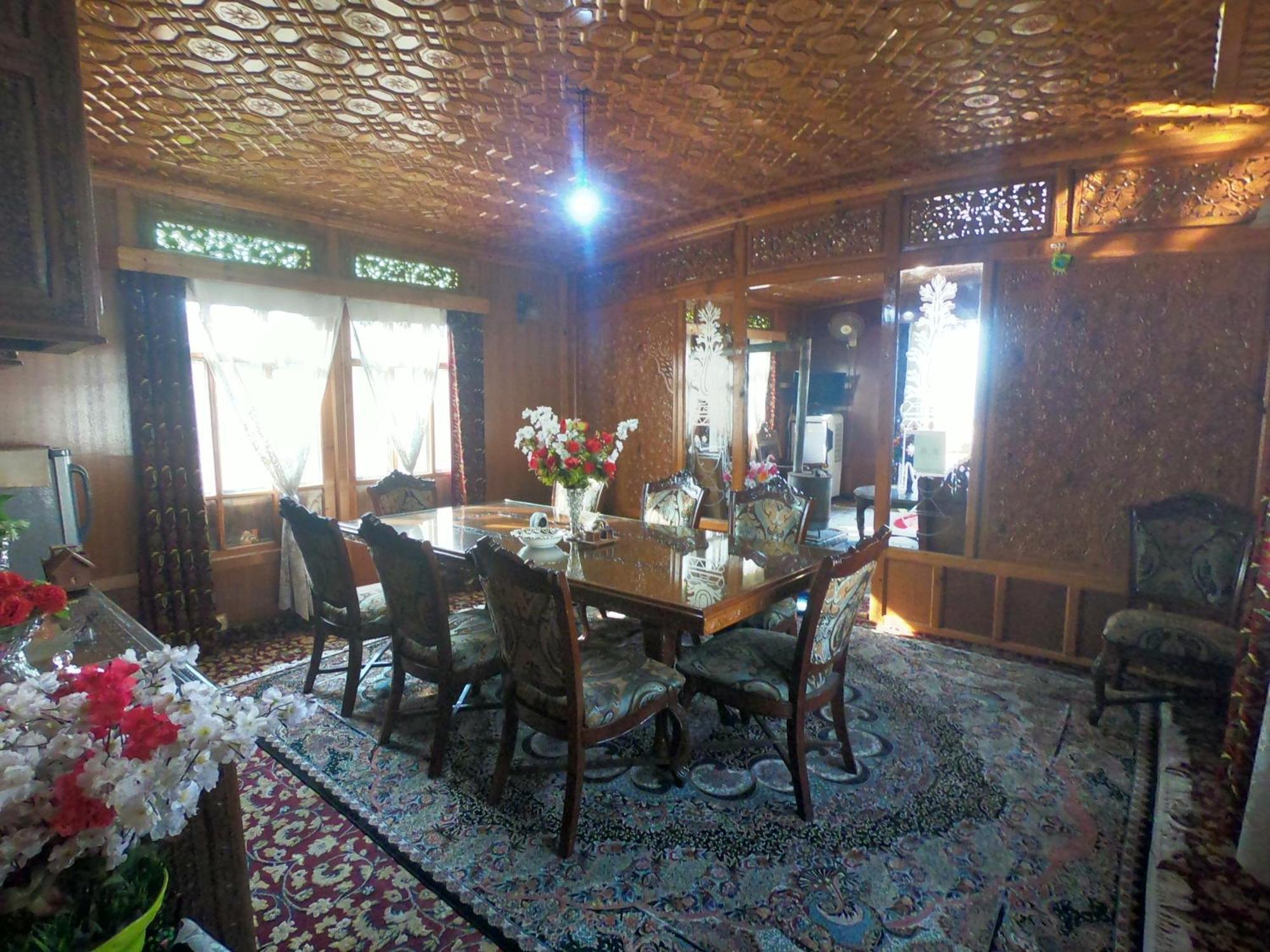 Goona Palace Houseboats Srīnagar Zewnętrze zdjęcie
