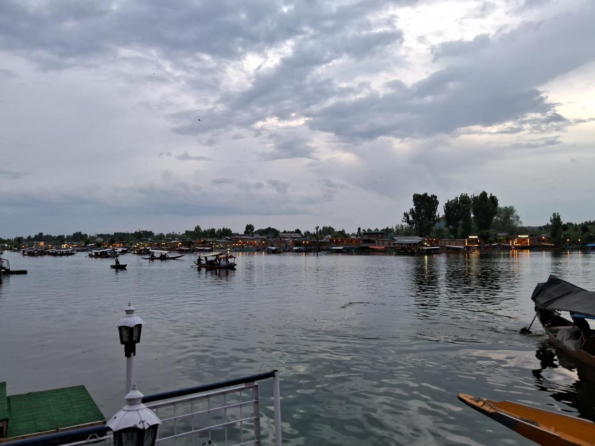 Goona Palace Houseboats Srīnagar Zewnętrze zdjęcie