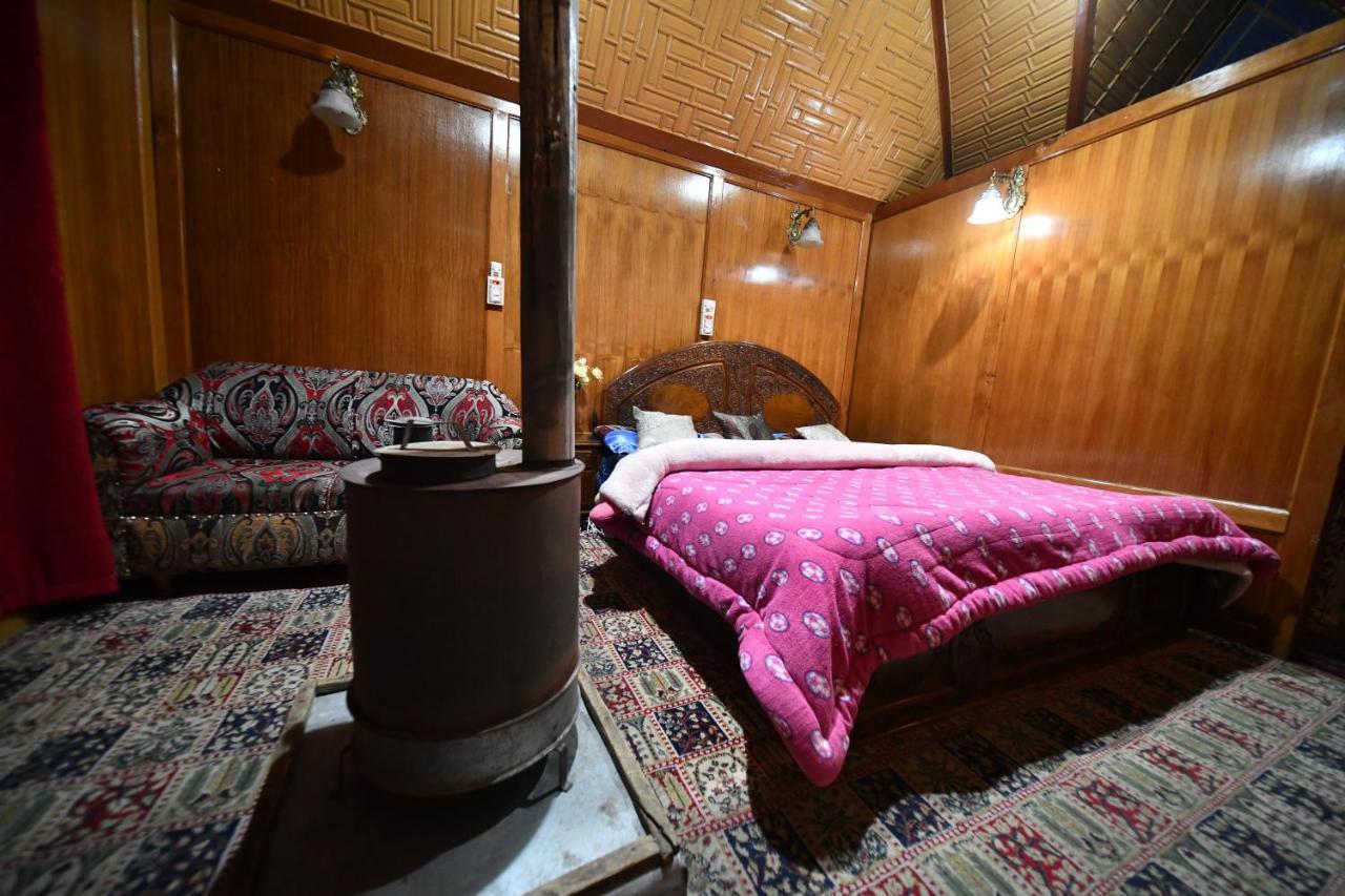 Goona Palace Houseboats Srīnagar Zewnętrze zdjęcie