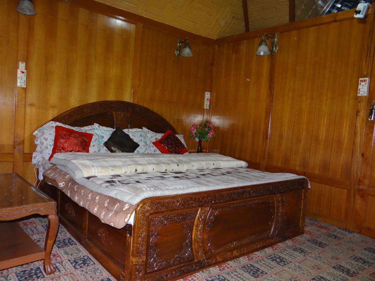 Goona Palace Houseboats Srīnagar Zewnętrze zdjęcie